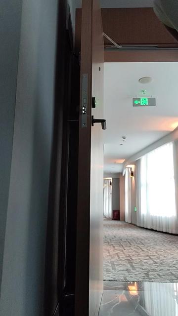 智能门锁换电池，看着简单但有讲究